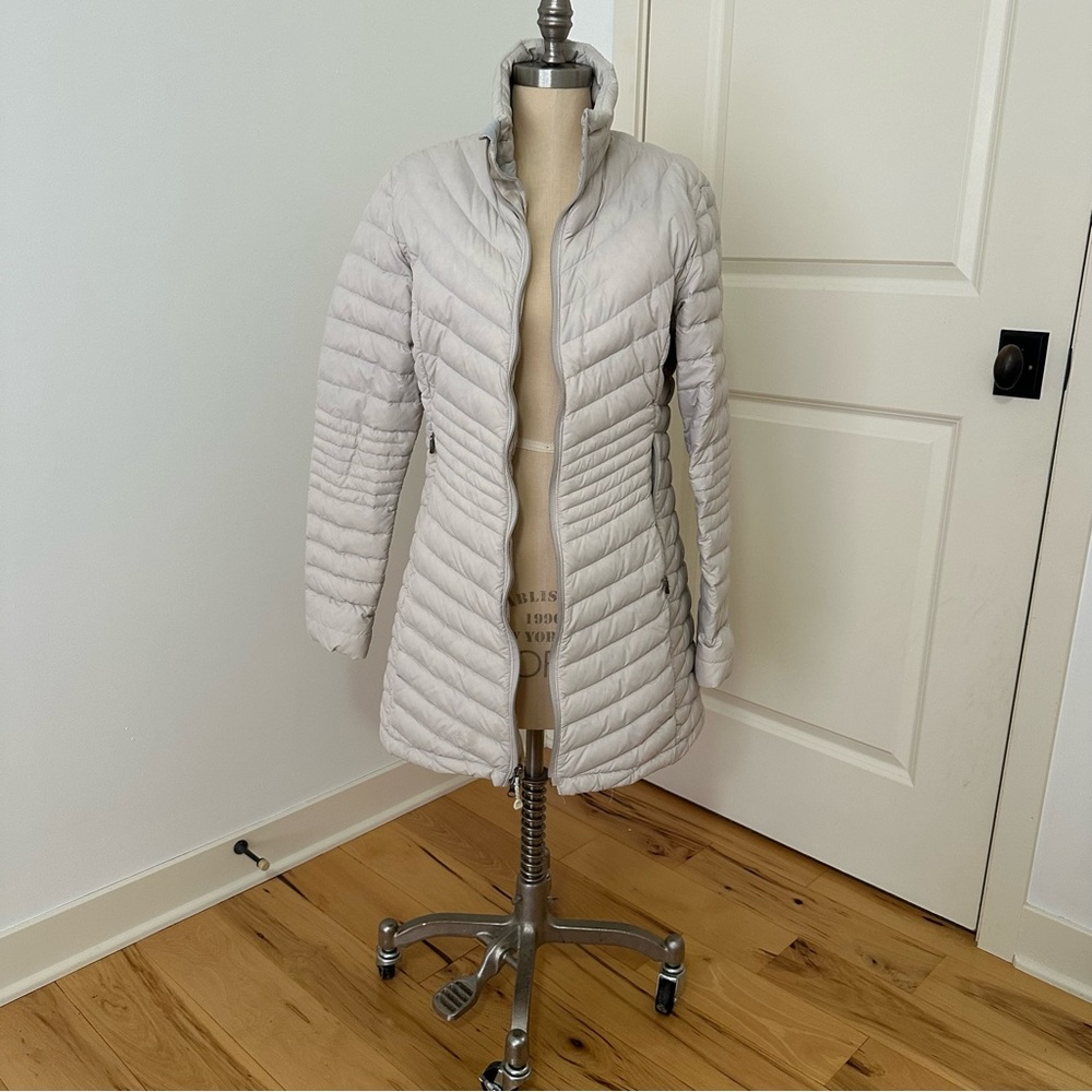 Women's Mountain Hardware Cream Quilted Lightweight Parka Size Medium